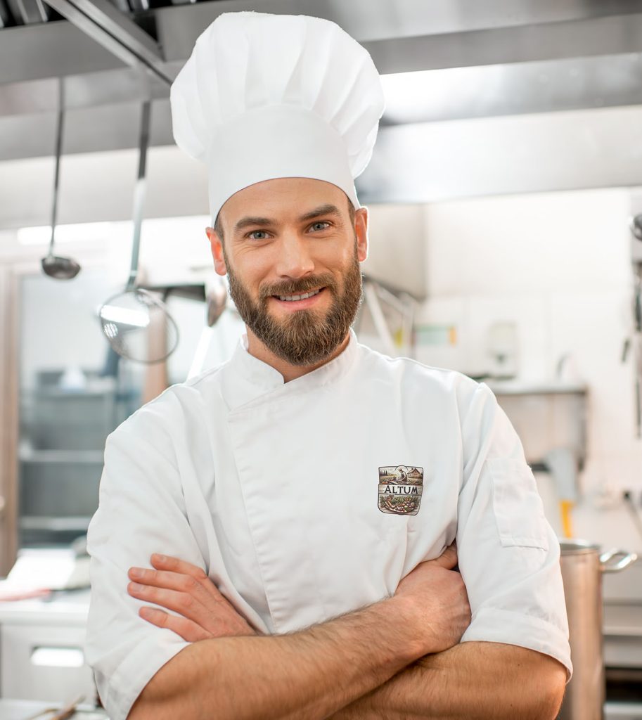 imagen de un cocinero con el logo de Altum Foods