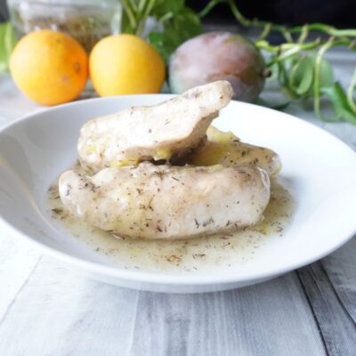 Plato de Altum Foods de pechuga de pollo al horno